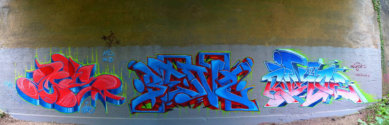 Graffiti Wall - Photo by ricoe21 - Smus, Benz, Rikoe21 (2015)