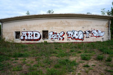 Graffiti Bombing in Potsdam - Photo by ricoe21 - ARD, Benz, Rico (2015)