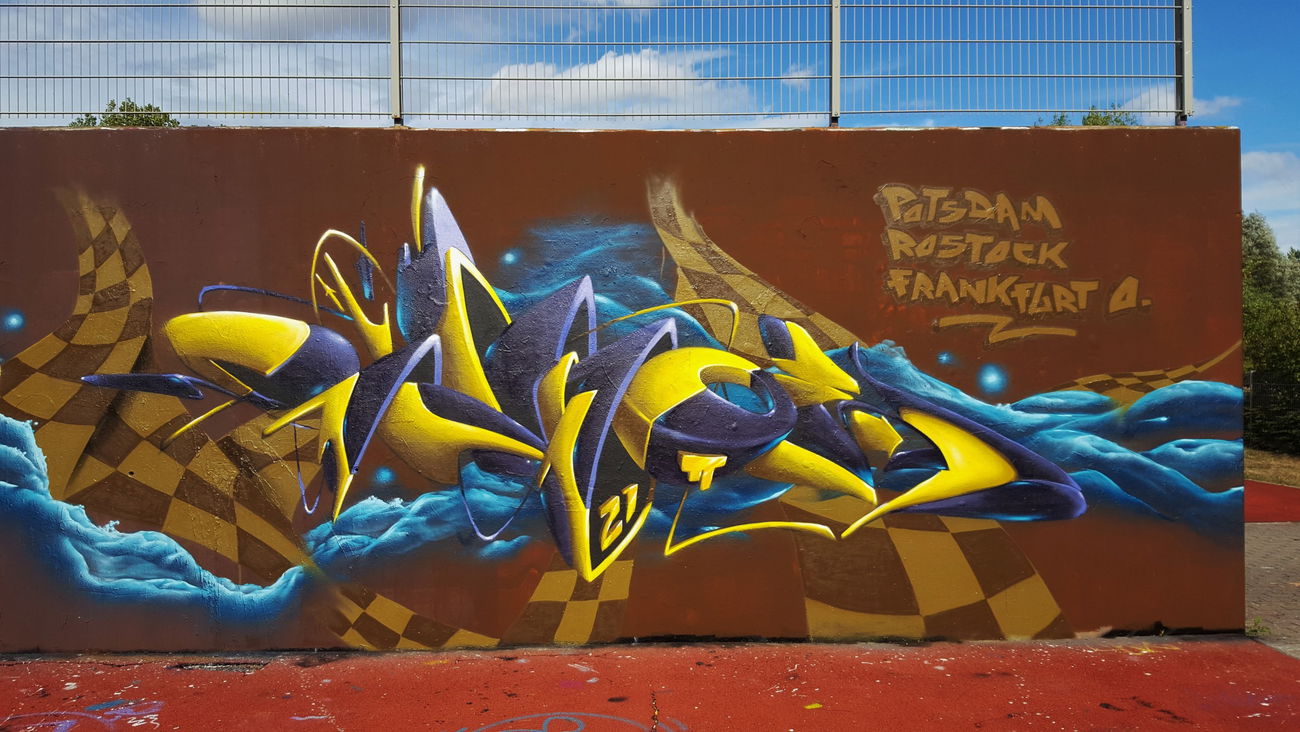 Graffiti Wall in Rostock - Photo by ricoe21 - Ricoe21, Rikoe21, PIE (2018)