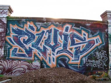 Graffiti Wall - Photo by ride32