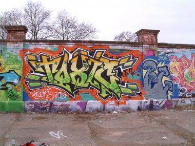 Graffiti Wall - Photo by ride32