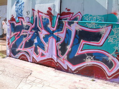 Graffiti Wall - Photo by ride32