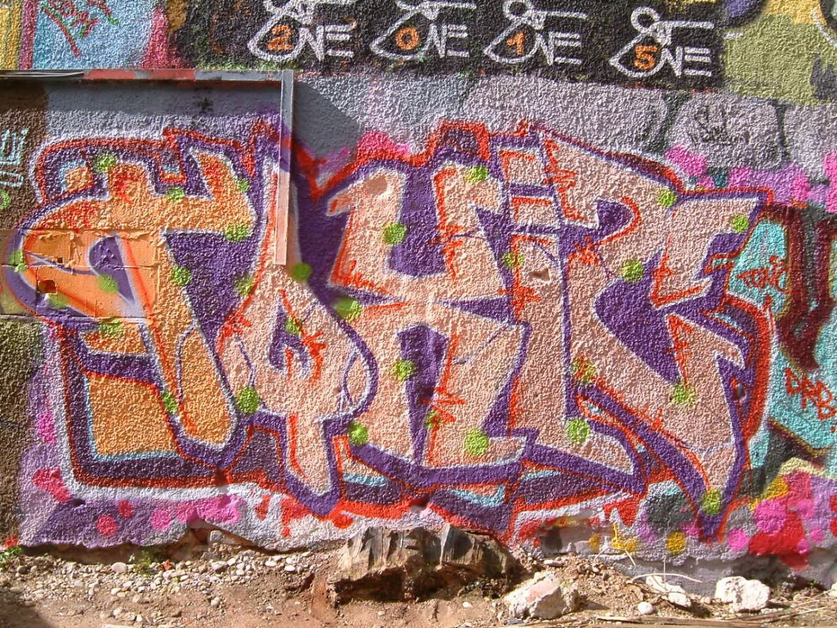 Graffiti Wall - Photo by ride32