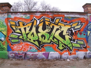 Graffiti Wall - Photo by ride32