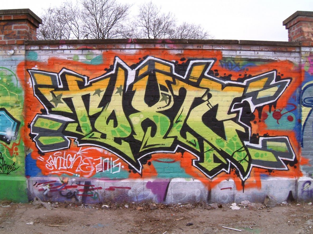 Graffiti Wall - Photo by ride32