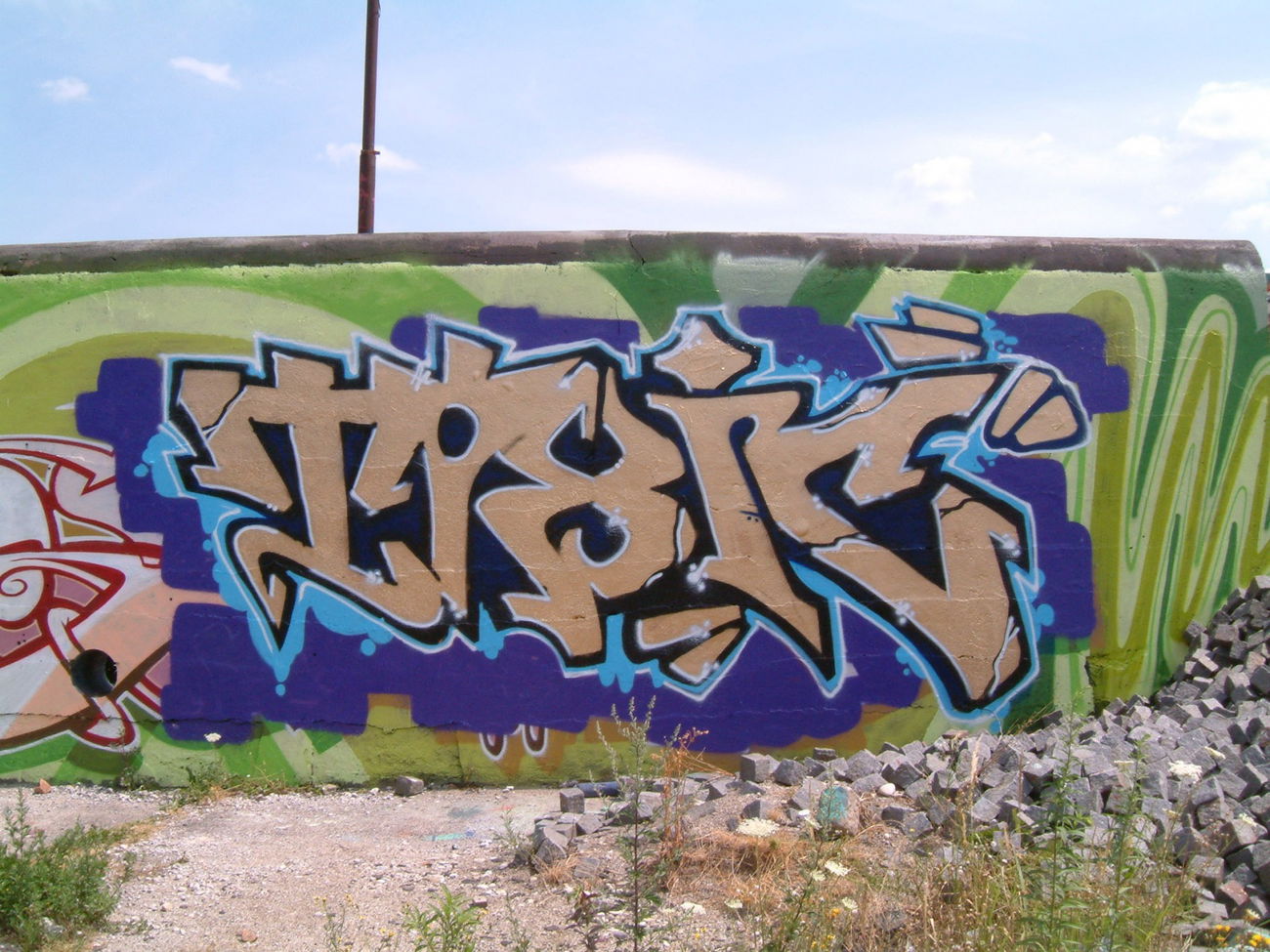 Graffiti Wall - Photo by ride32