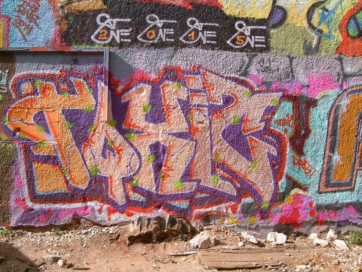 Graffiti Wall - Photo by ride32