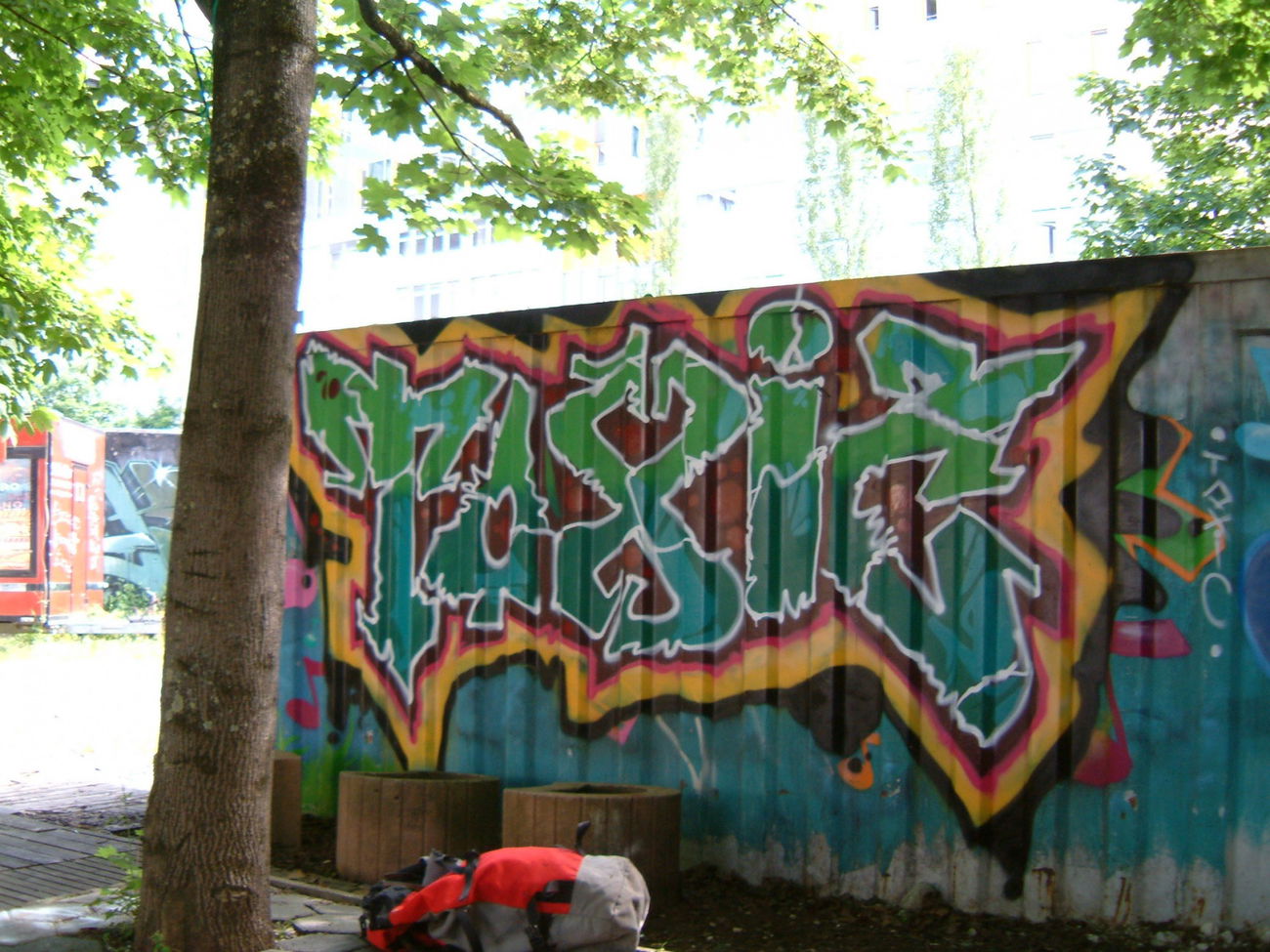 Graffiti Wall - Photo by ride32