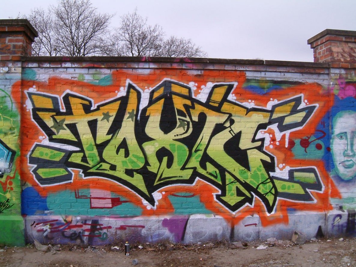 Graffiti Wall - Photo by ride32