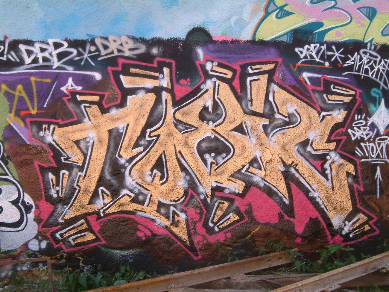 Graffiti Wall - Photo by ride32