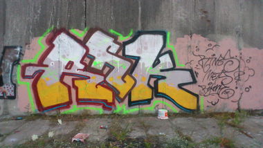 Graffiti Bombing in Warsaw - Photo by rinesone - Rines, Mets, Bekone (2013)
