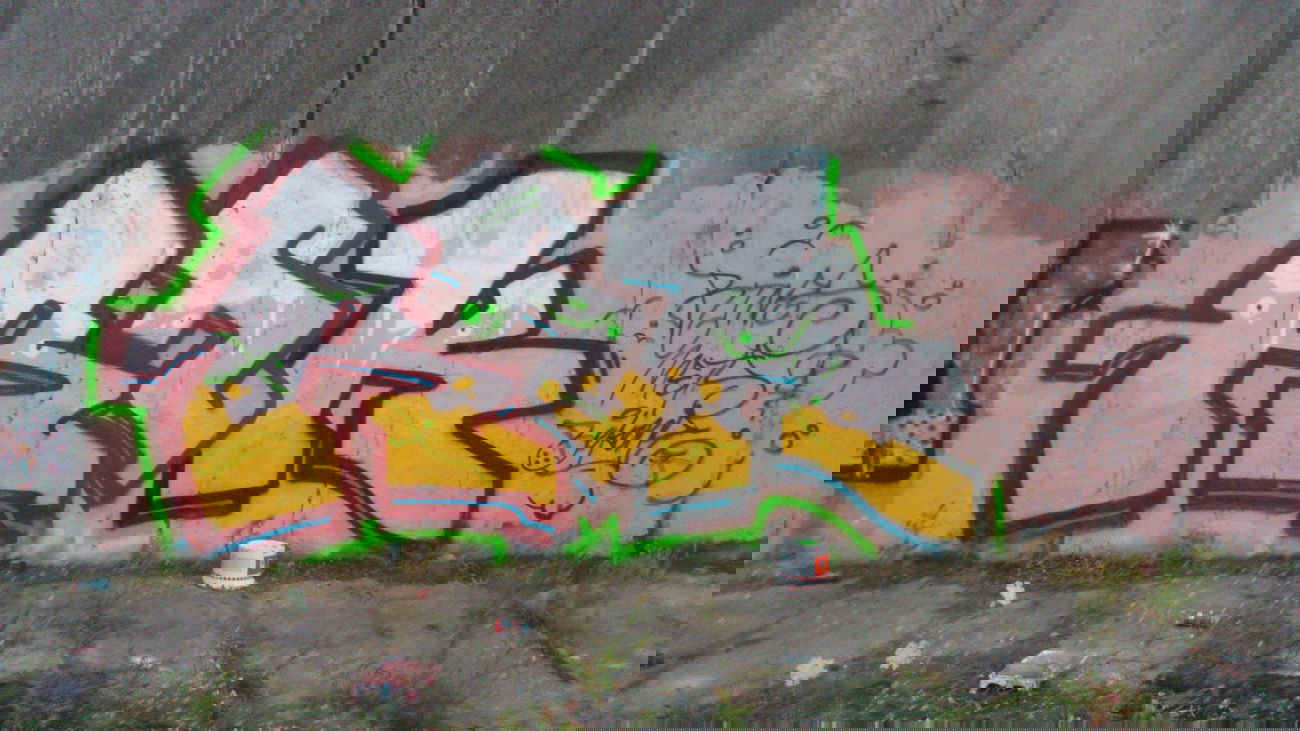 Graffiti Bombing in Warsaw - Photo by rinesone - Rines, Mets, Bekone (2013)