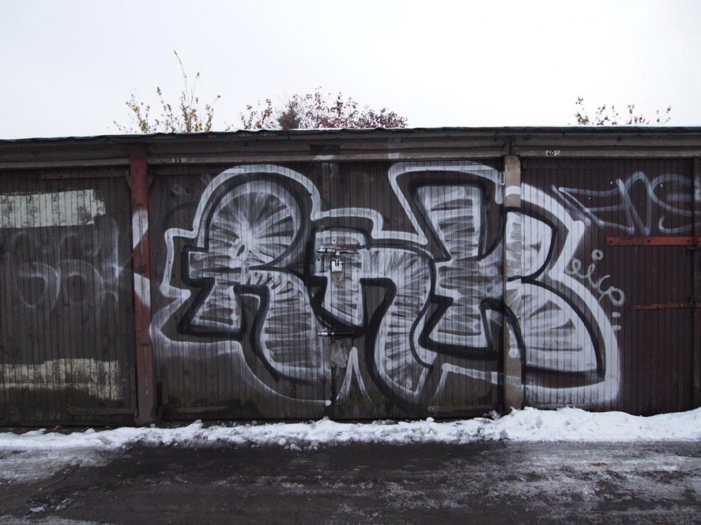 Graffiti Bombing in Warsaw - Photo by rinesone - RNK