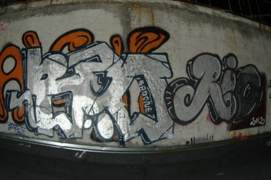Graffiti Bombing in Kieb - Photo by ro1 - bd, ro