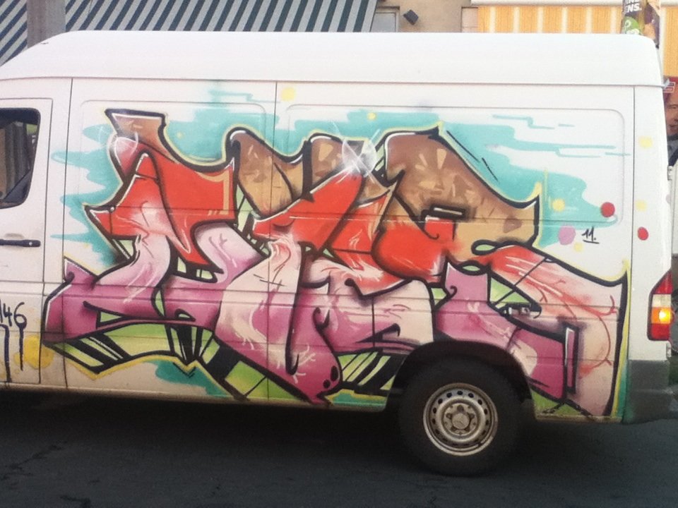 Graffiti Artwork - Photo by roadjack - Mies