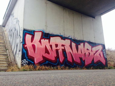 Graffiti Bombing - Photo by roadjack - KNS, Kopfnusz
