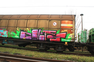 Graffiti Train - Photo by robeodtz - Chips, Tods, fts