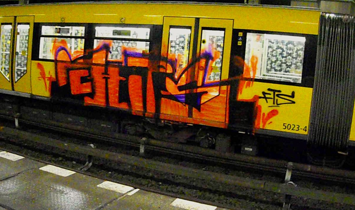 Graffiti Train - Photo by robeodtz - Chips, Tods, fts