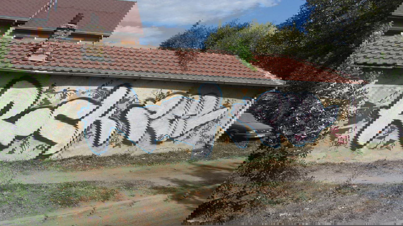 Graffiti Bombing in Varna - Photo by rockone - rock, bulgaria, house (2013)