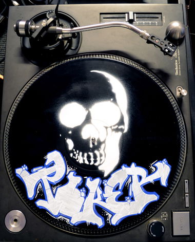 Graffiti Artwork - Photo by roker (2015)