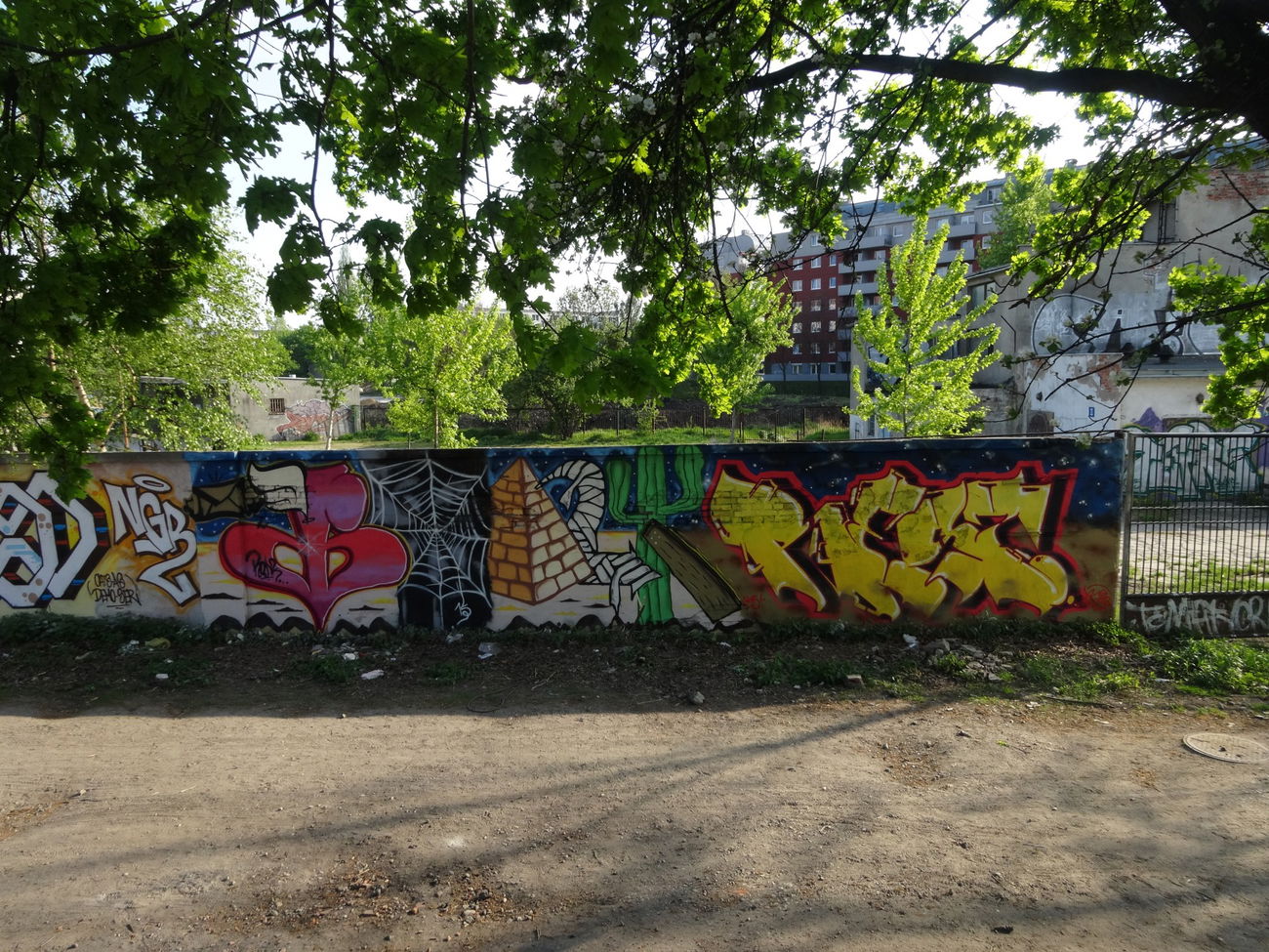 Graffiti Wall - Photo by ronsone - ronkwalljamdesertline (2015)