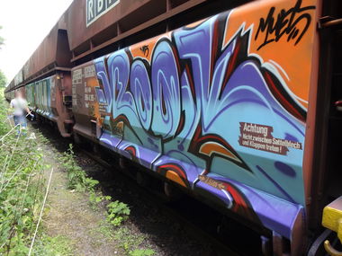 Graffiti Train in Bagdad - Photo by rookone - ersgueterjunge, güter, gut (2000)