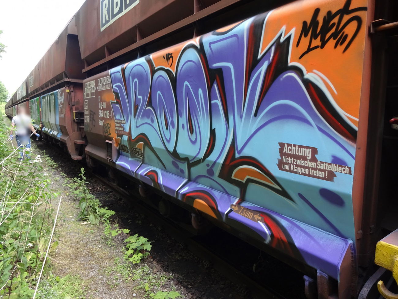 Graffiti Train in Bagdad - Photo by rookone - ersgueterjunge, güter, gut (2000)