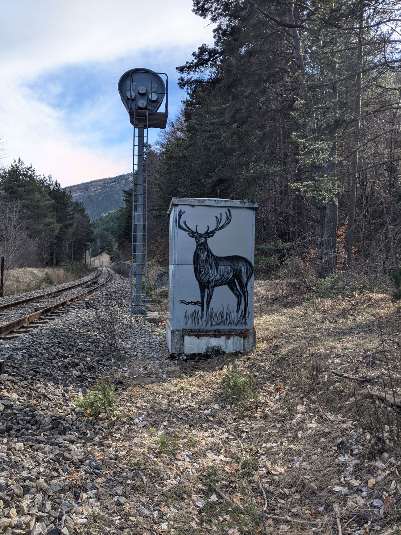 Graffiti Street Art in France - Photo by rotor - deer, rotor (2025)