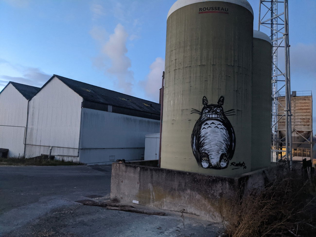 Graffiti Street Art in France - Photo by rotor - totoro, ghibli (2024)