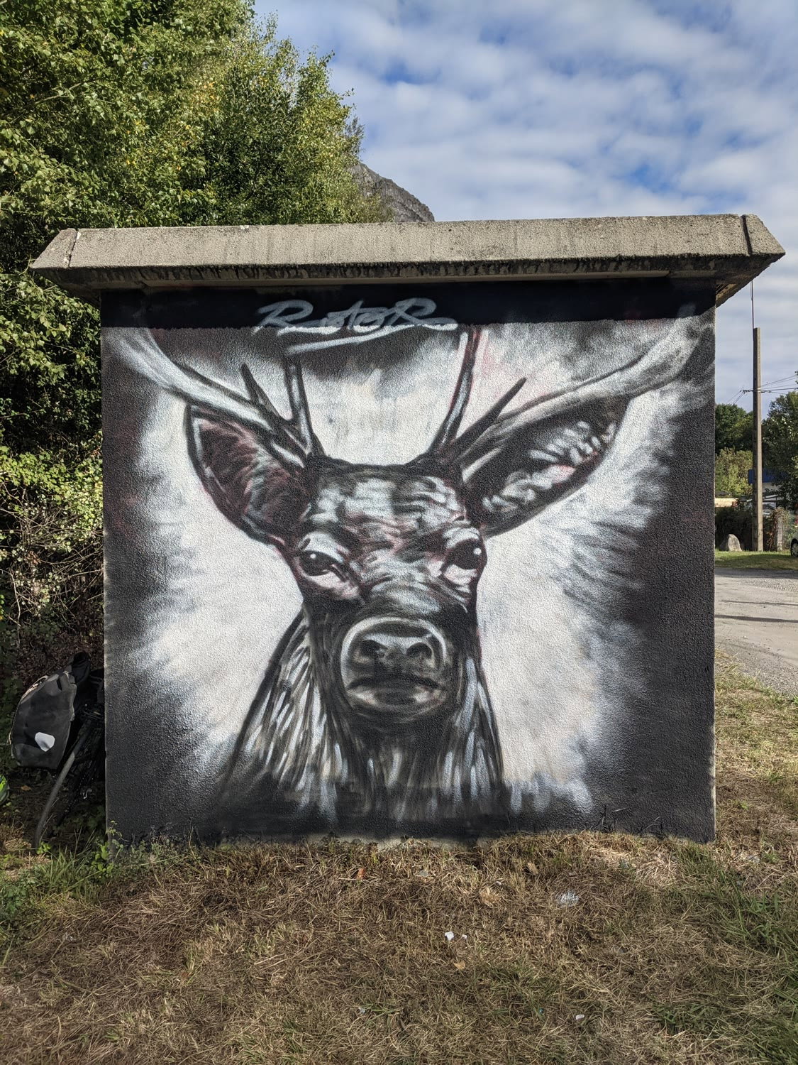 Graffiti Wall in Agos-vidalos - Photo by rotor (2026)