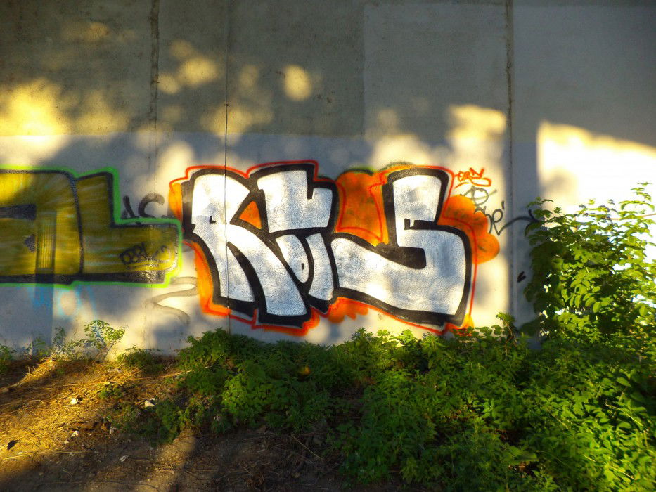 Graffiti Bombing in Budapest - Photo by rots - rots