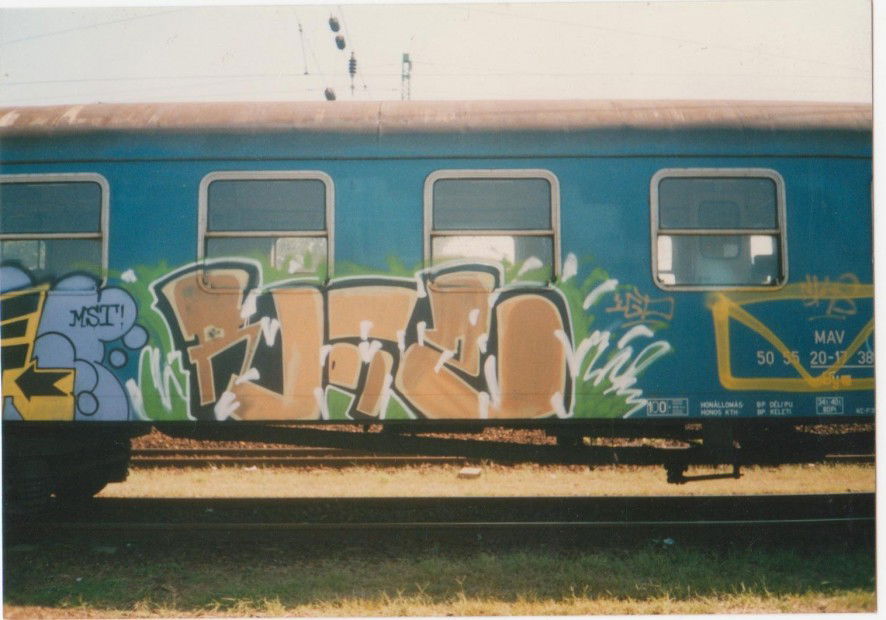 Graffiti Train in Budapest - Photo by rots - rotz