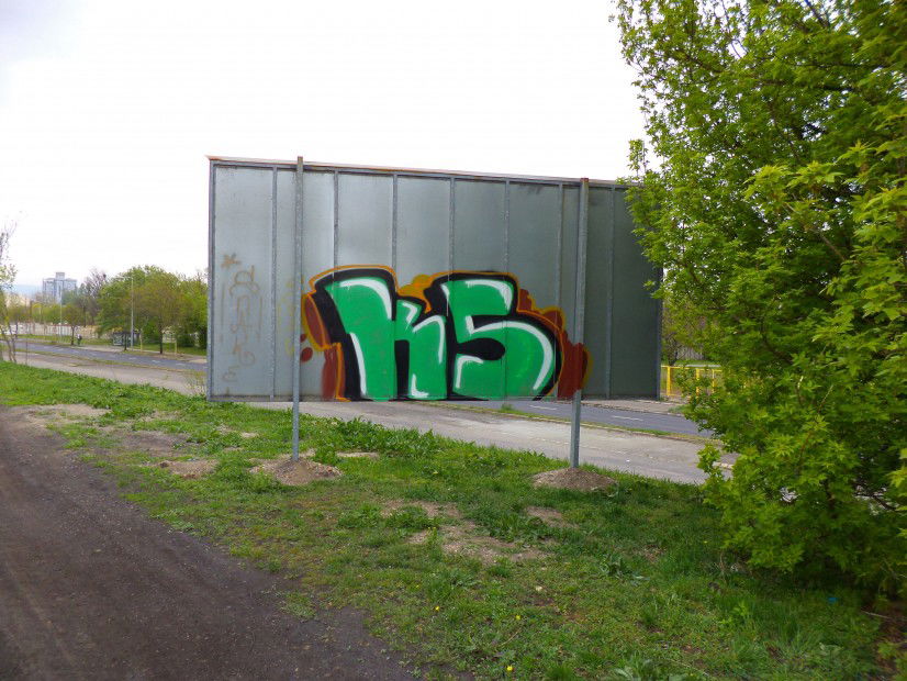 Graffiti Bombing in Budapest - Photo by rots - ks