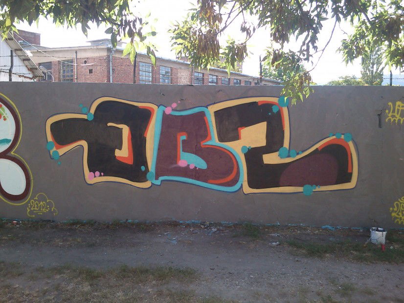 Graffiti Wall in Budapest - Photo by rots - qbz