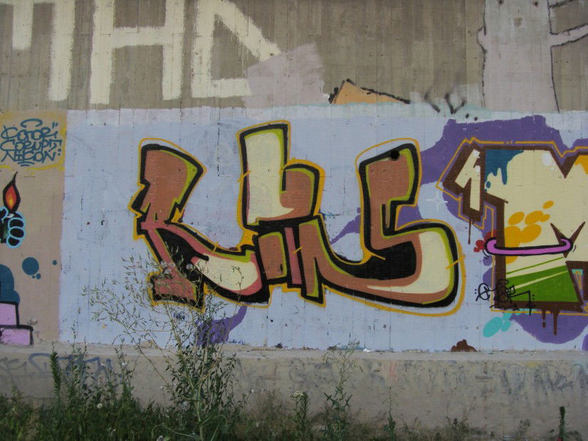 Graffiti Wall in Budapest - Photo by rots - rots