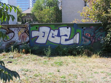 Graffiti Wall in Budapest - Photo by rots - qbz