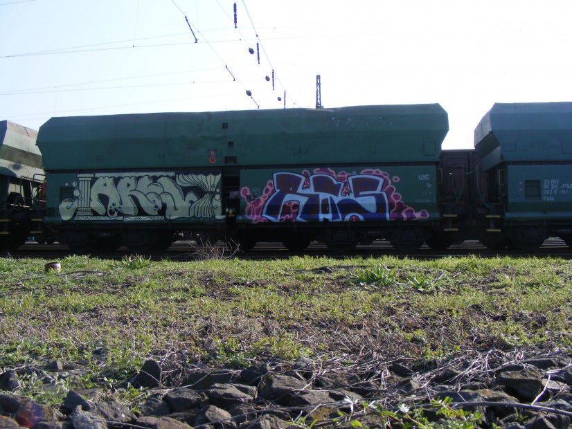 Graffiti Train in budapest - Photo by rots - arel, rots (2013)