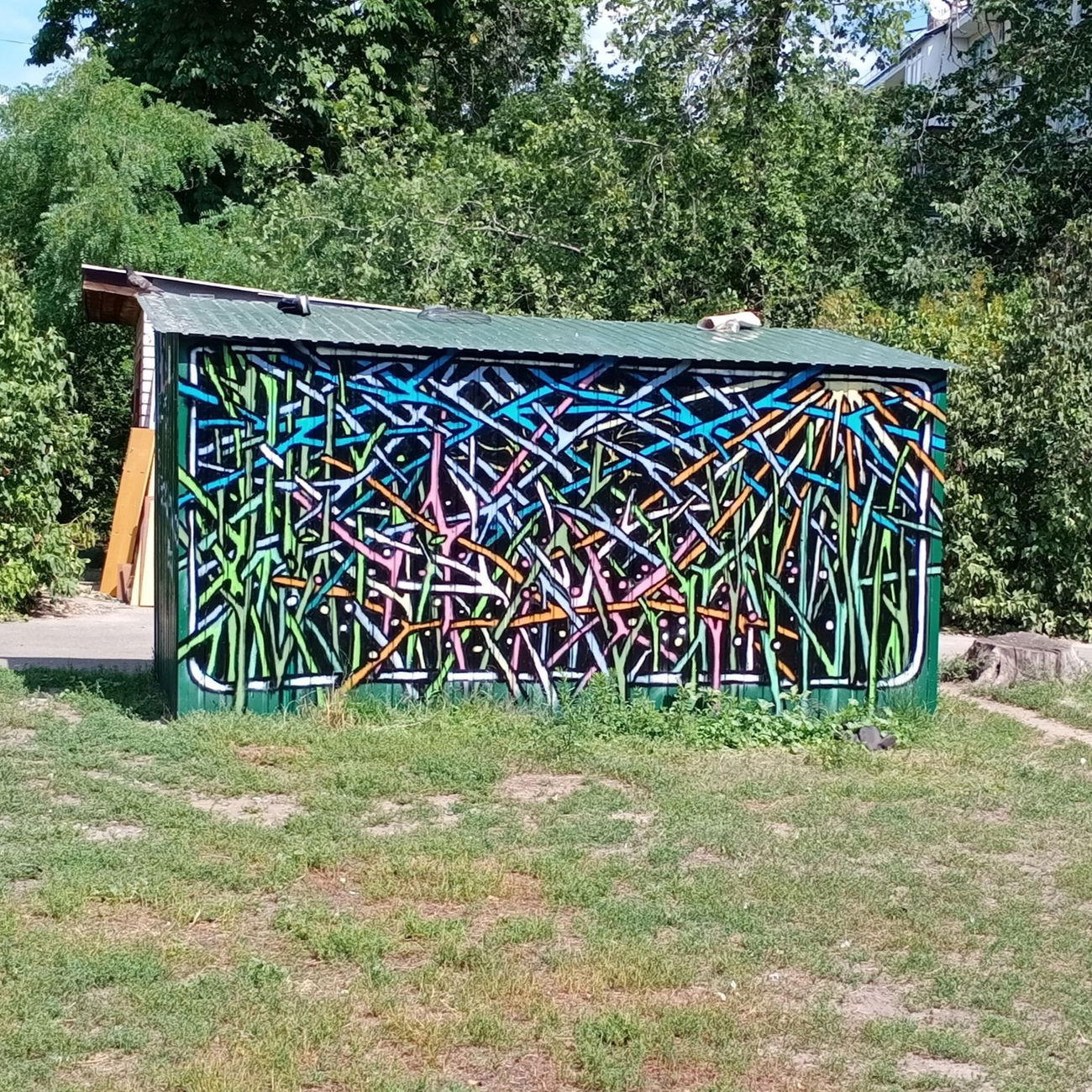 Graffiti Wall - Photo by roughster (2020)