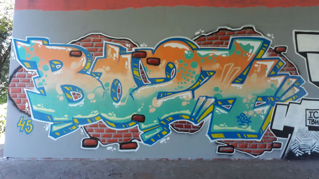 Graffiti Wall in Amsterdam - Photo by royal - Bo24 (2018)