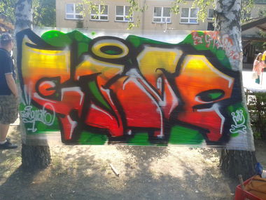 Graffiti Artwork in Neutrebbin - Photo by royalbone - royal-bone, royal, bone (2014)