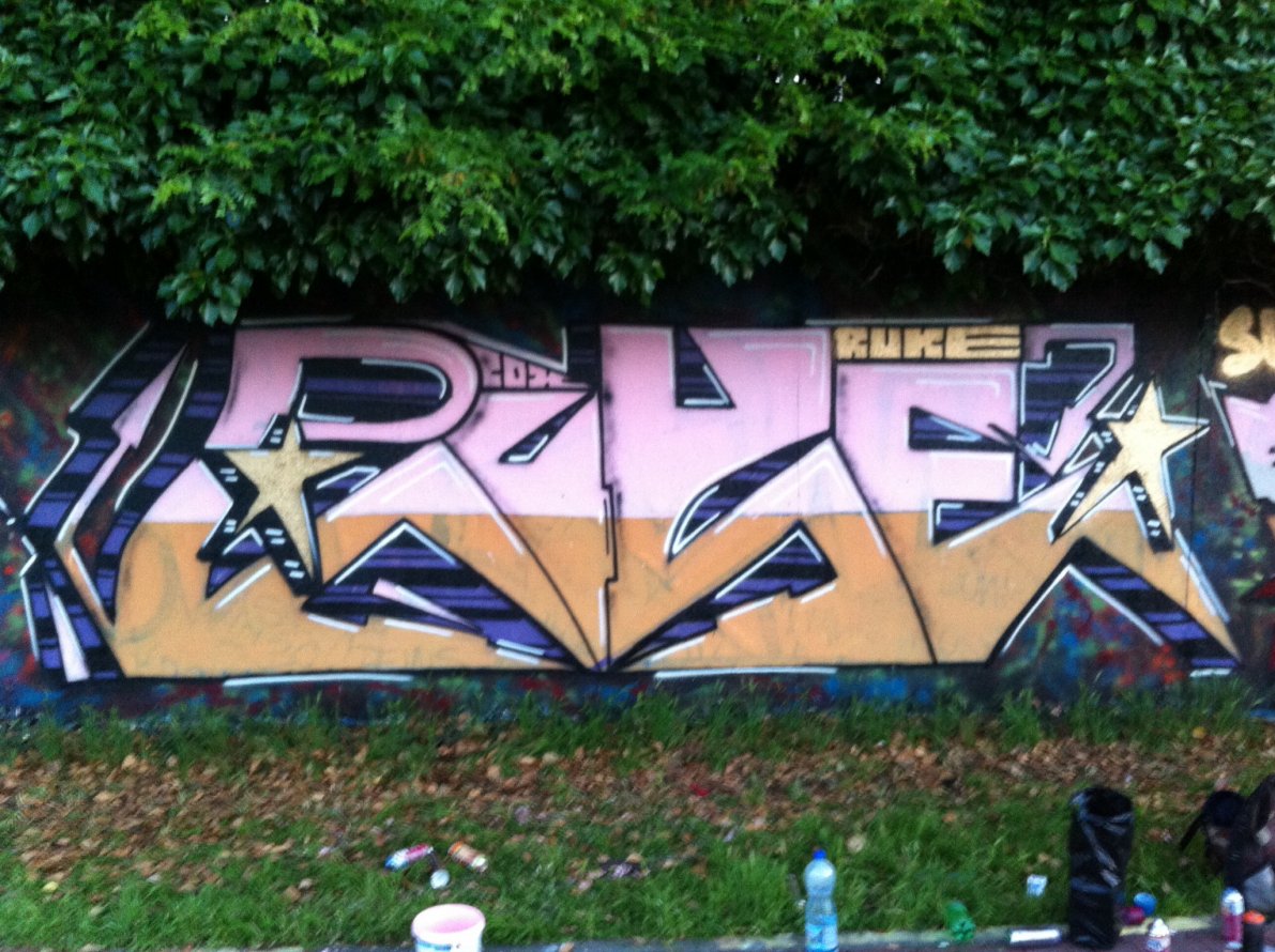 Graffiti Wall - Photo by rukecox (2013)