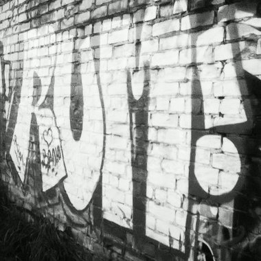 Graffiti Wall - Photo by rumbo