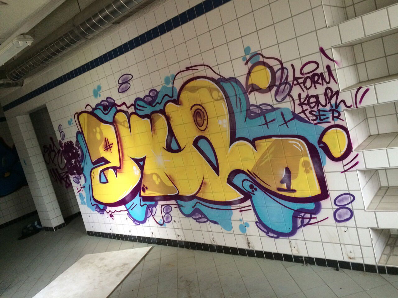 Graffiti Wall - Photo by rumsuno - Lost, smur, düsseldorf (2015)