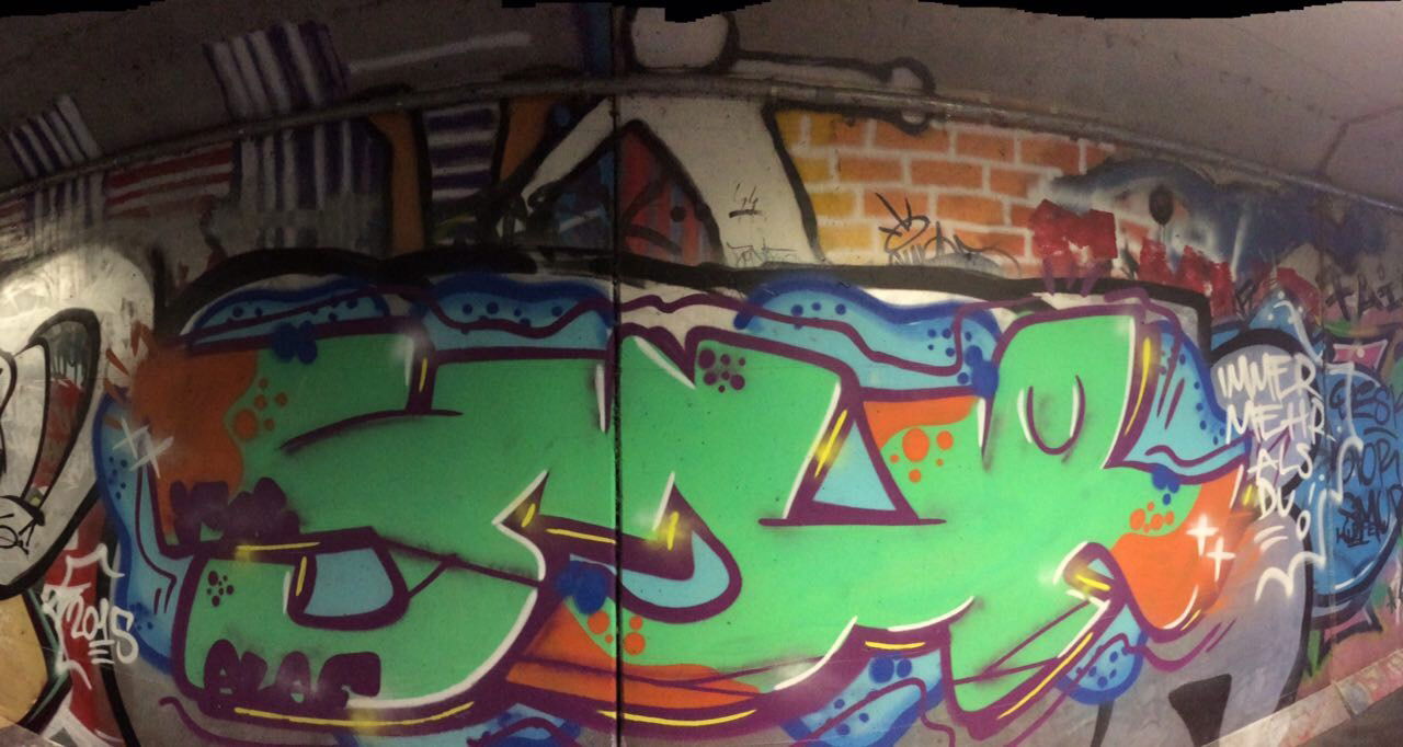 Graffiti Bombing - Photo by rumsuno - street, smur, imb (2015)