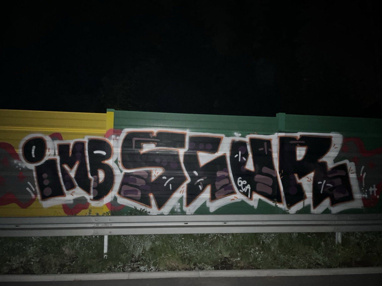 Graffiti Bombing - Photo by rumsuno (2025)