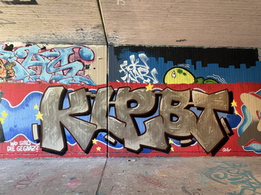 Graffiti Wall - Photo by rumsuno - klebt (2026)