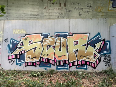 Graffiti Wall - Photo by rumsuno - scurwuppertal (2024)