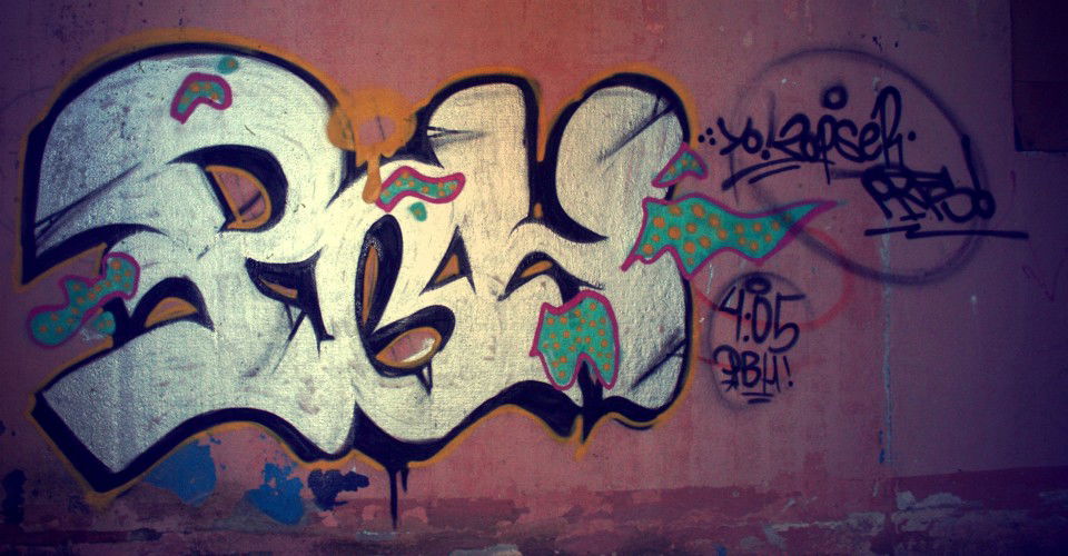 Graffiti Bombing - Photo by rwnXstain - ??? (2013)