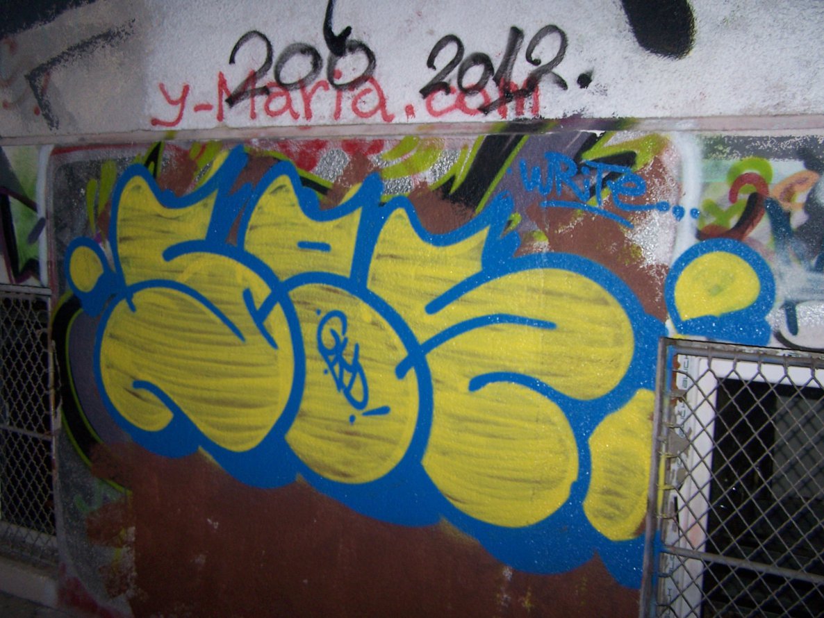 Graffiti Bombing in Sofia - Photo by s3on3 - throwup, see, seeone (2013)