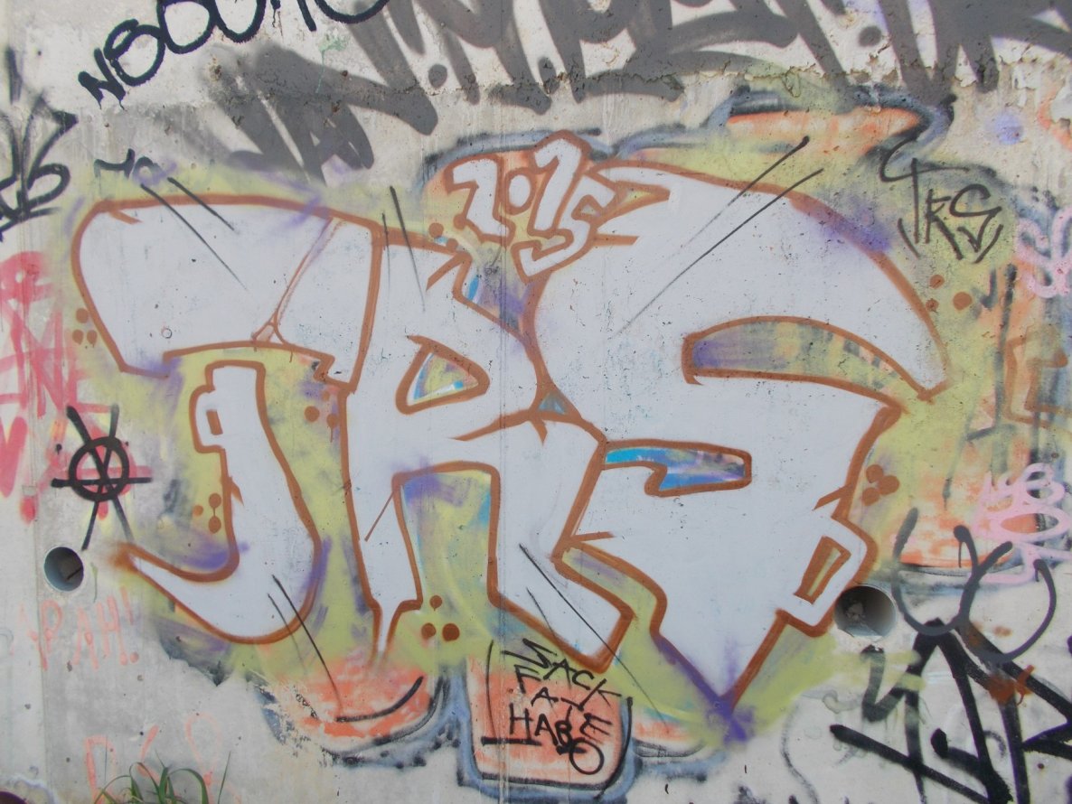 Graffiti Wall in Kórinthos - Photo by sackteror15 (2015)
